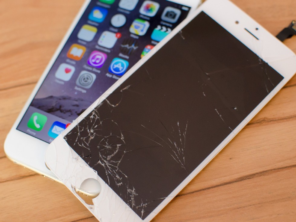 How To Replace A Shattered Screen on iPhone?