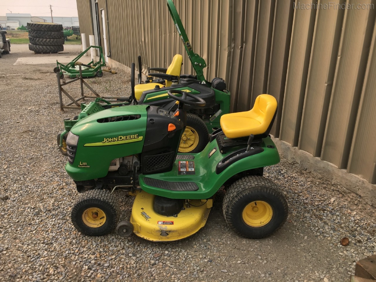 JOHN DEERE L111 AUTOMATIC RIDE ON LAWNMOWER