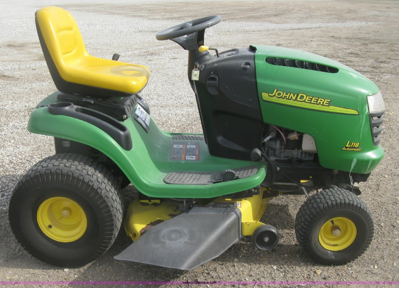 John Deere L118 riding lawn mower