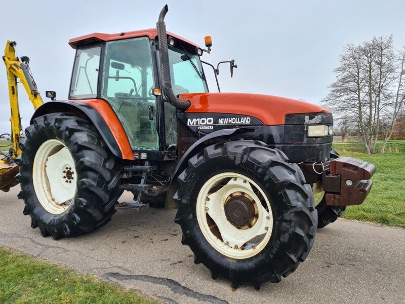 Fixing a hydraulic issue on a New Holland M100