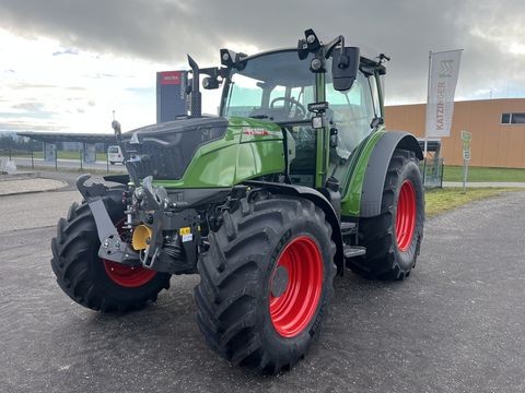 Fixing a hydraulic malfunction on a Fendt 210 tractor