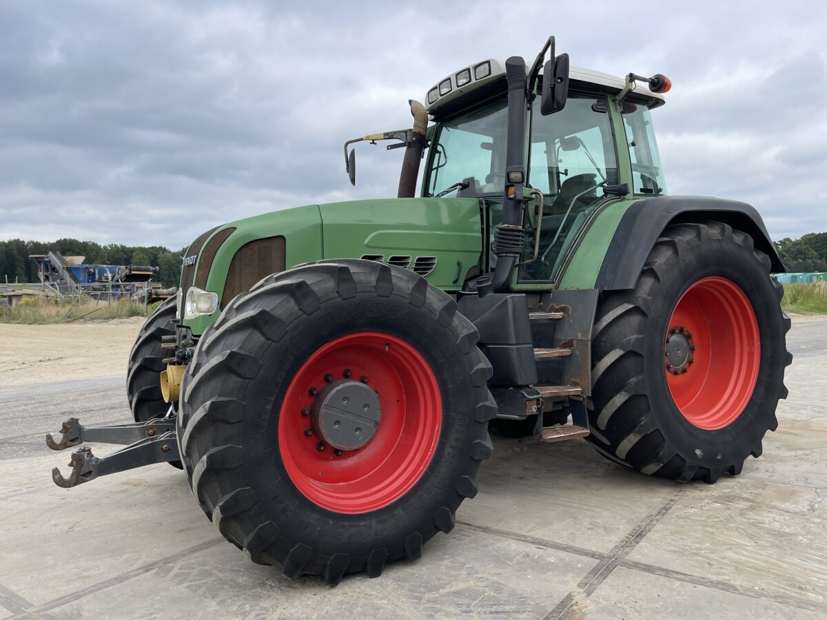 Fixing a hydraulic malfunction on a Fendt 924