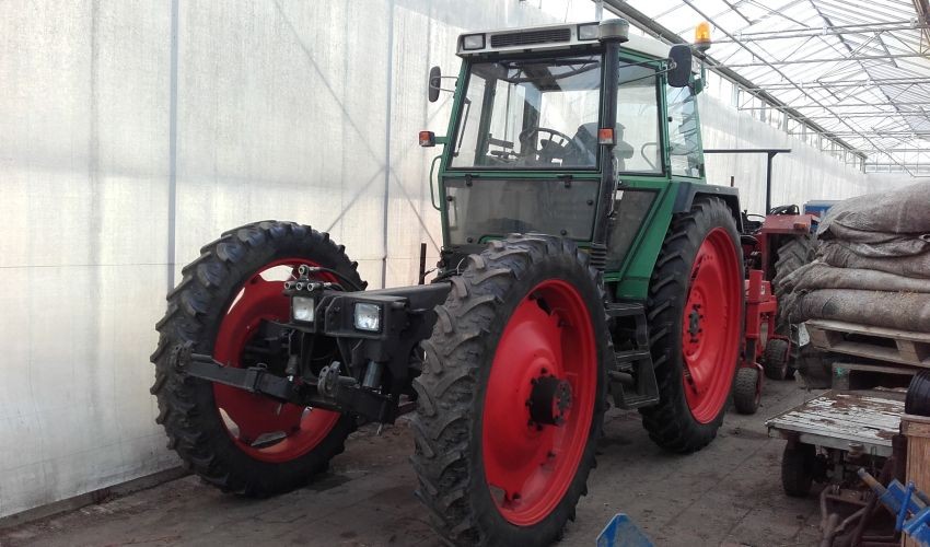 Fixing a hydraulic problem on a Fendt GHA