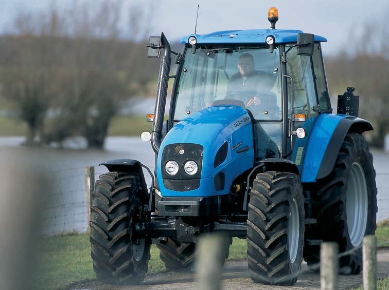 Fixing a hydraulic problem on a Landini Vision