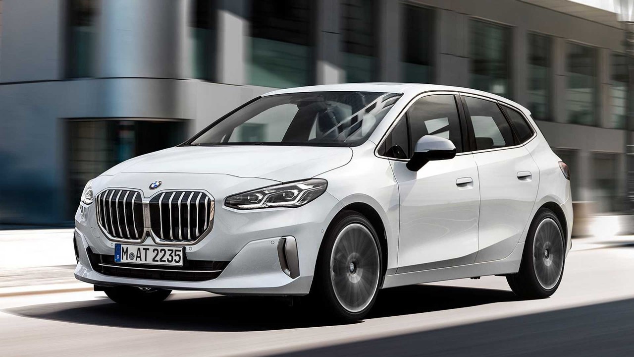 For the BMW 218i Active Tourer, the recommended oil capacity and type