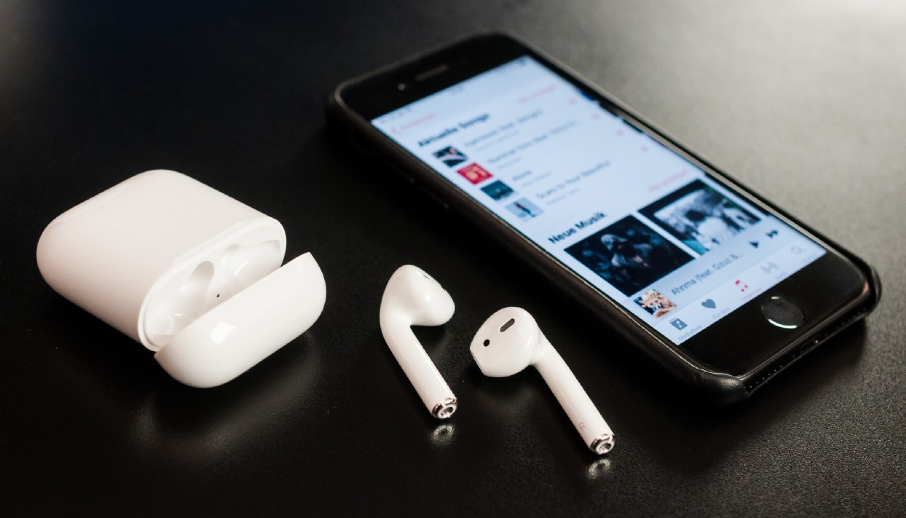 How to Pair AirPods with Multiple Devices: Seamlessly Connect to Your Apple Ecosystem
