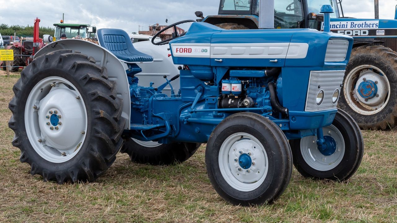 hydraulic faults on a Ford 2000 Series tractor