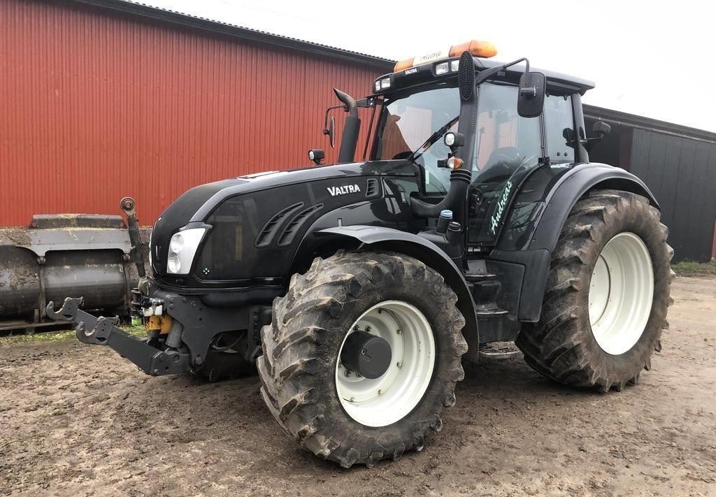 Hydraulic issue in a Valtra T203