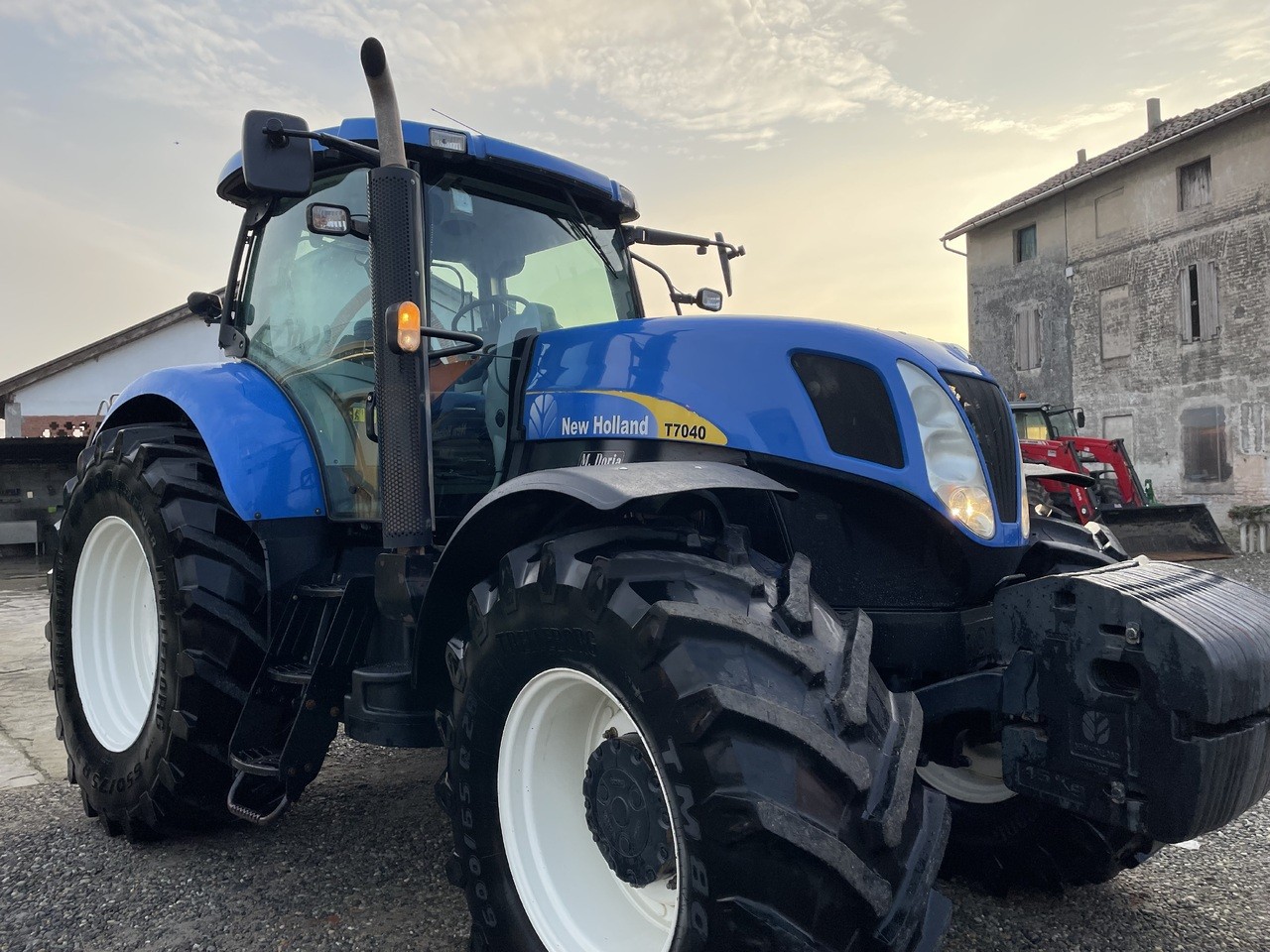 Hydraulic issues in a New Holland T7040 tractor