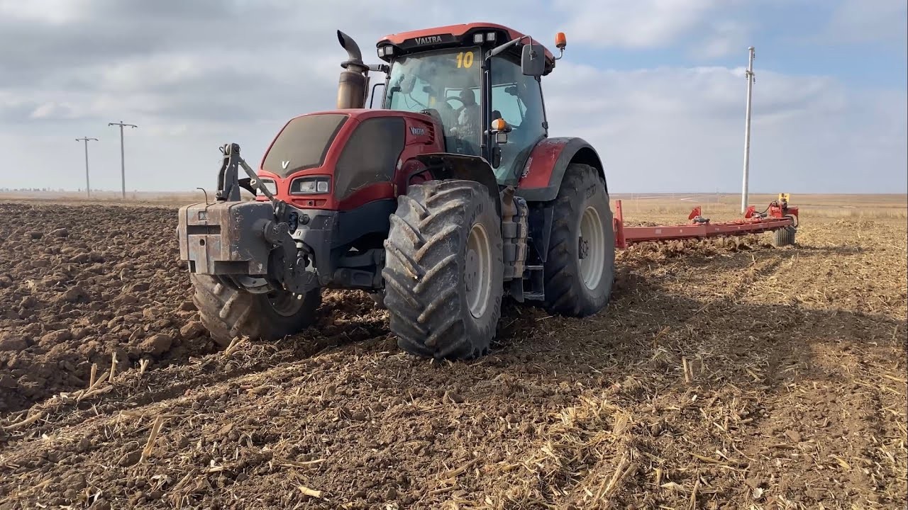 Hydraulic malfunction in a Valtra S353
