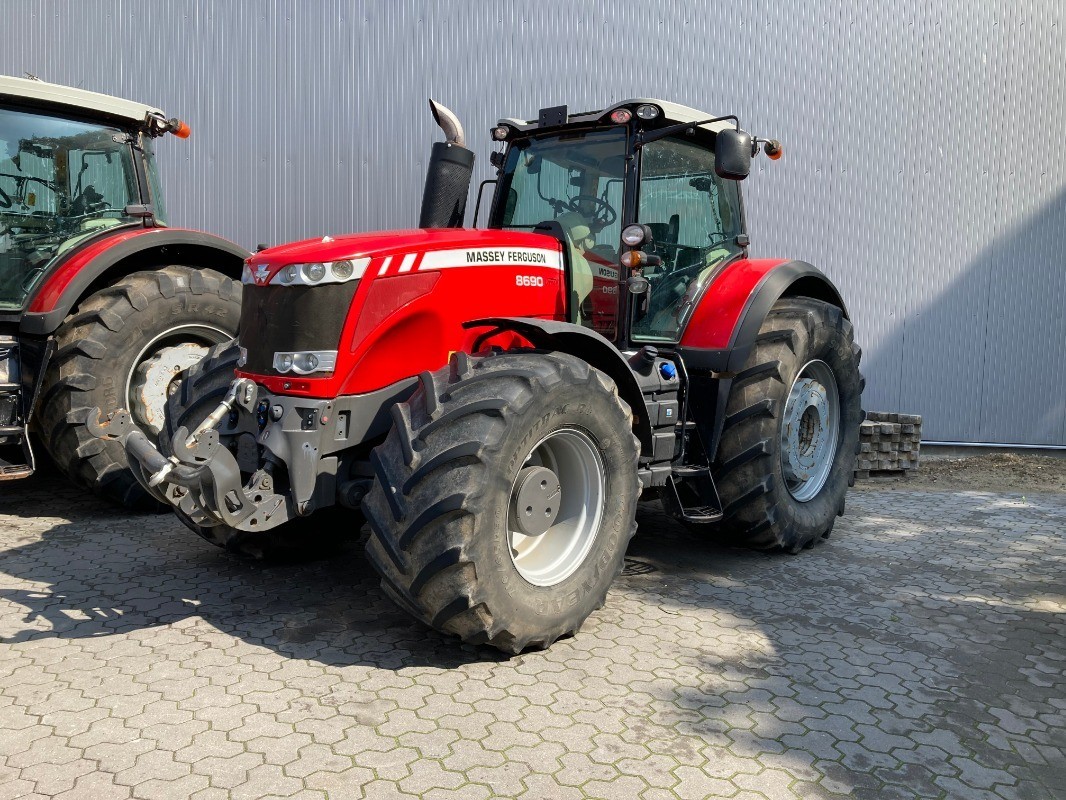 Hydraulic malfunction on a Massey Ferguson 8690