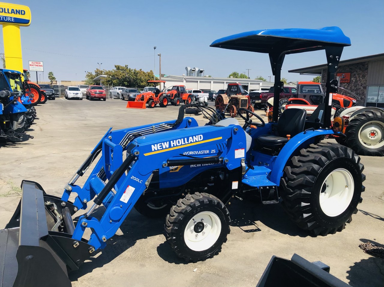 Hydraulic malfunction on a New Holland 25 tractor