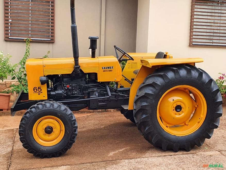 hydraulic malfunction on a Valtra Valmet 65 tractor