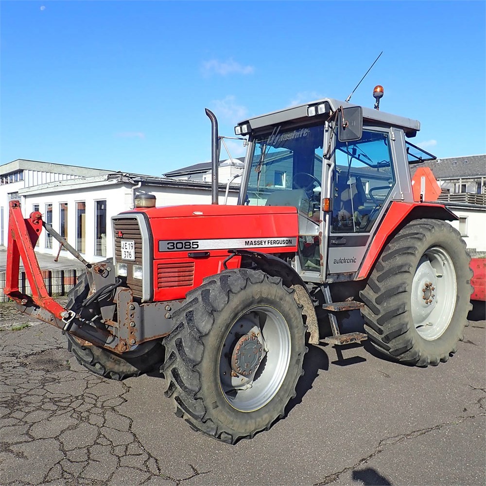 Massey Ferguson 3085 tractor