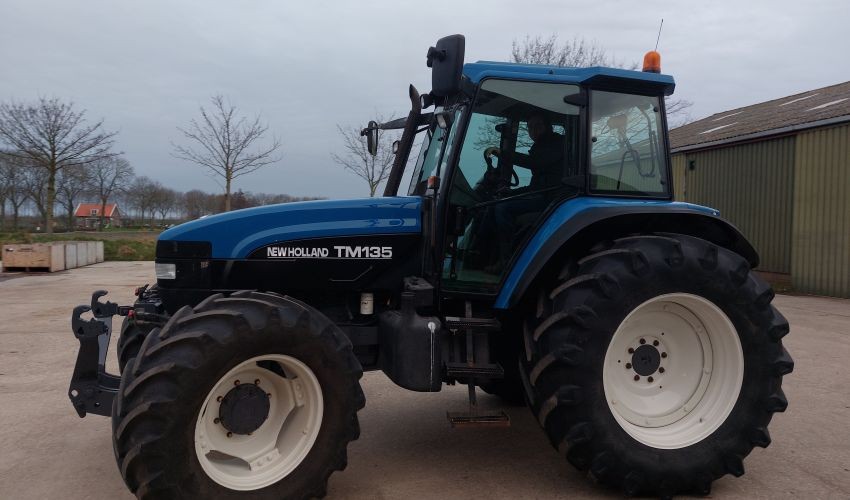 New Holland TM135