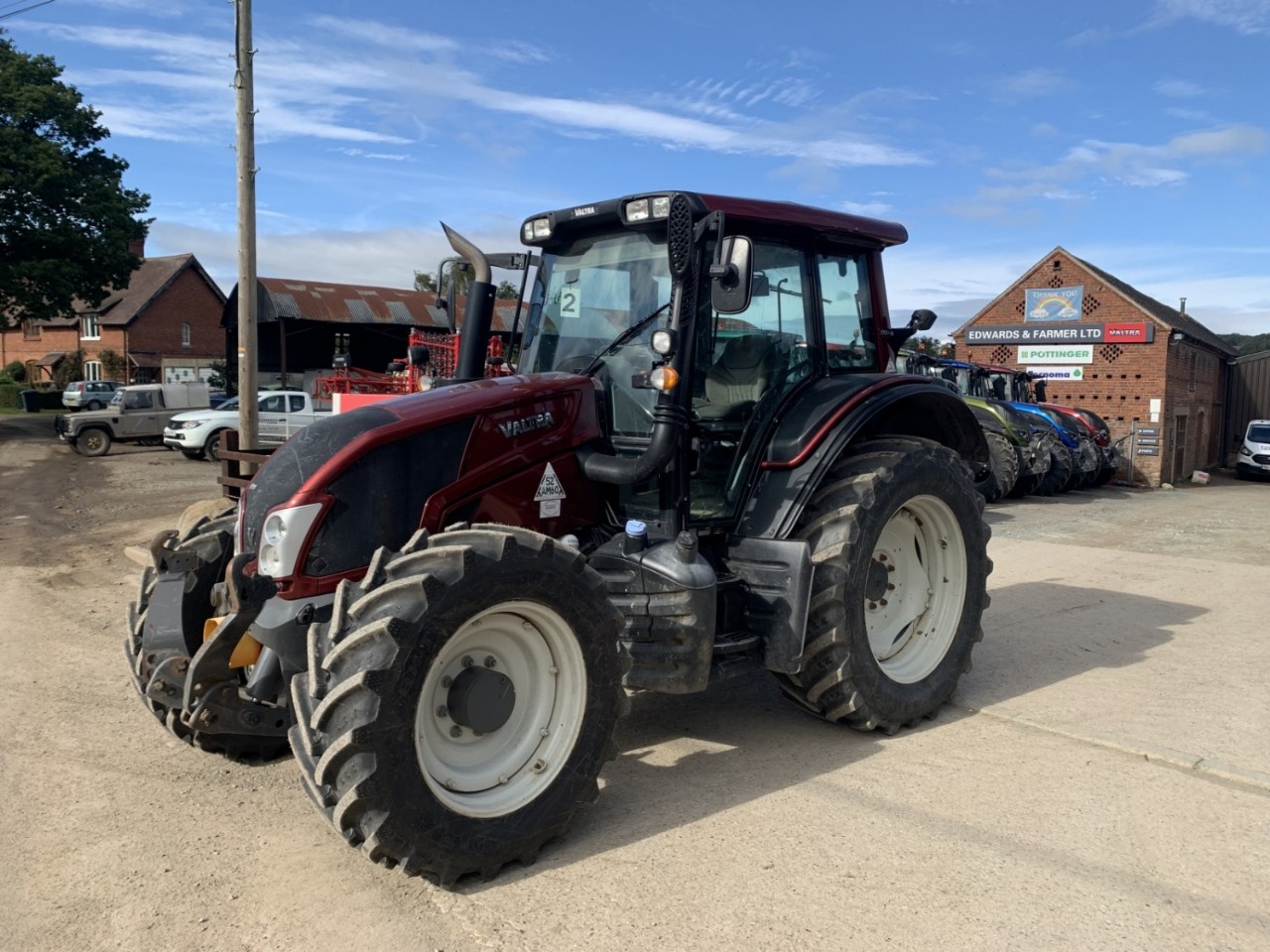 Repairing a hydraulic issue on a Valtra N143