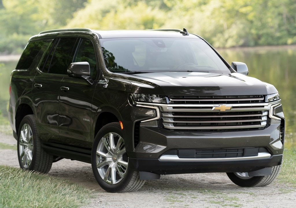 The fuel tank capacity and fuel consumption per 100 km for a Chevrolet Tahoe