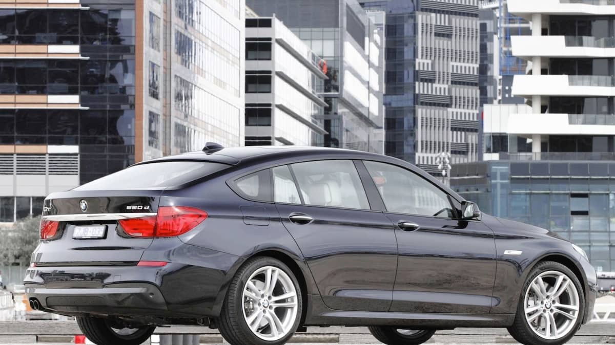 The fuel tank capacity and fuel consumption per 100 km for the BMW 520d Gran Turismo