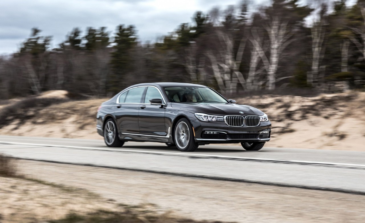 the fuel tank capacity and fuel consumption per 100 km for the BMW 745i Long