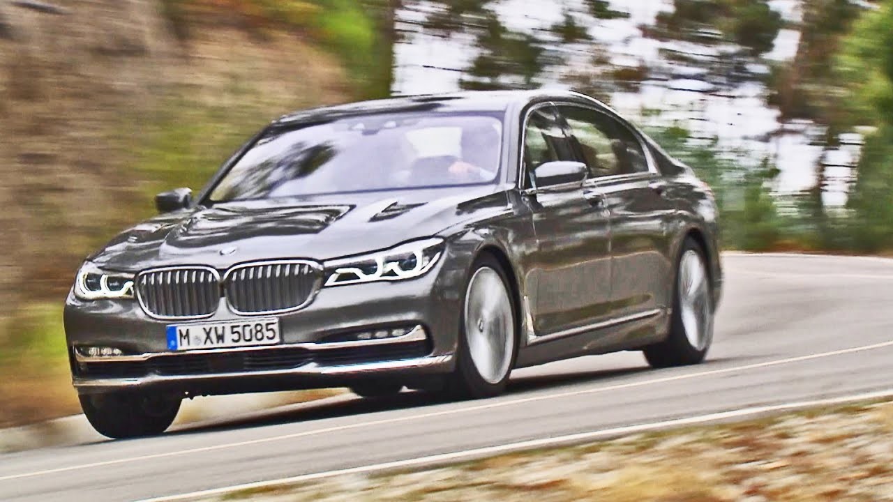 The fuel tank capacity and fuel consumption per 100 km for the BMW 750i Long