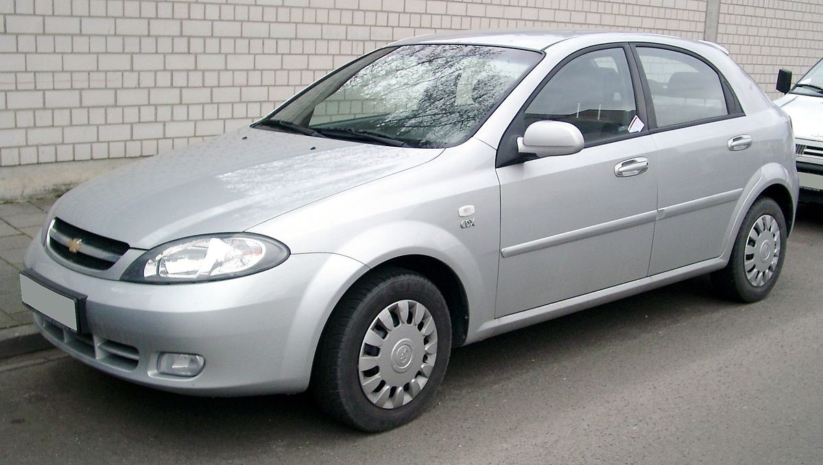 The fuel tank capacity and fuel consumption per 100 km for the Chevrolet Lacetti