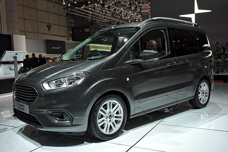 The fuel tank capacity and fuel consumption per 100 km for the Ford Tourneo Courier