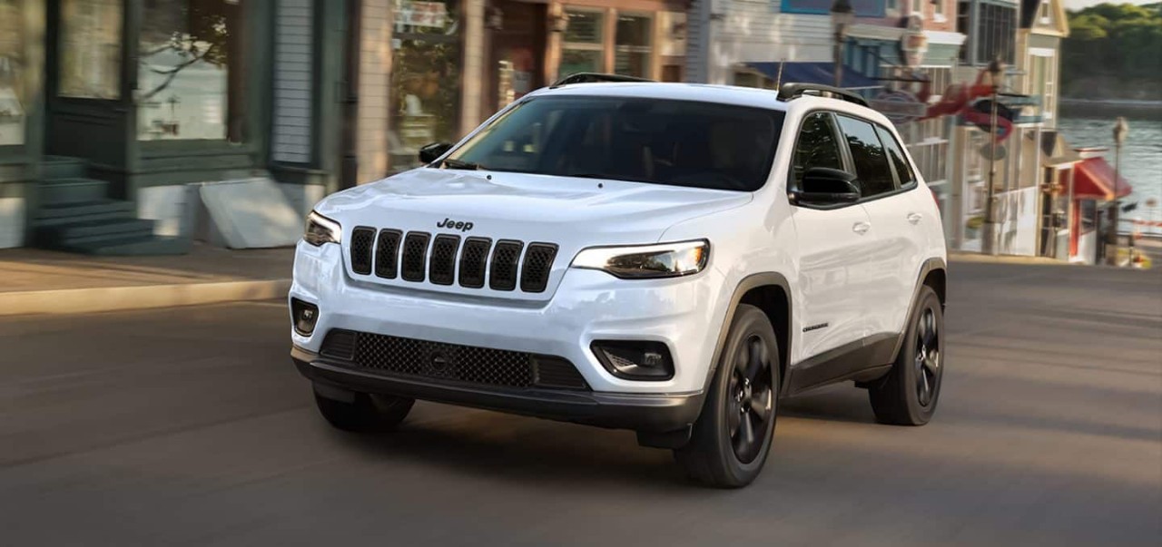 The fuel tank capacity and fuel consumption per 100 km for the Jeep Cherokee