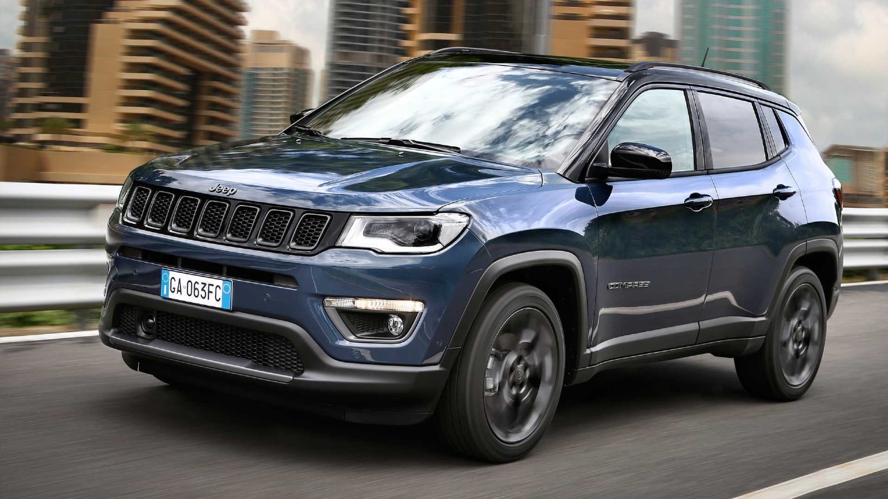 The fuel tank capacity and fuel consumption per 100 km for the Jeep Compass