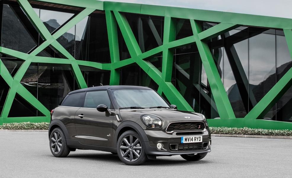 The fuel tank capacity and fuel consumption per 100 km for the Mini Cooper Paceman