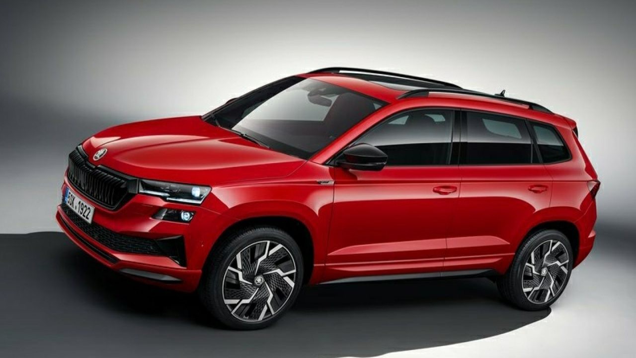 the fuel tank capacity and fuel consumption per 100 km for the Skoda Karoq