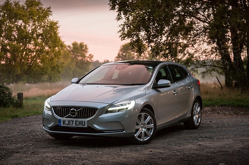 The fuel tank capacity and fuel consumption per 100 km for the Volvo V40