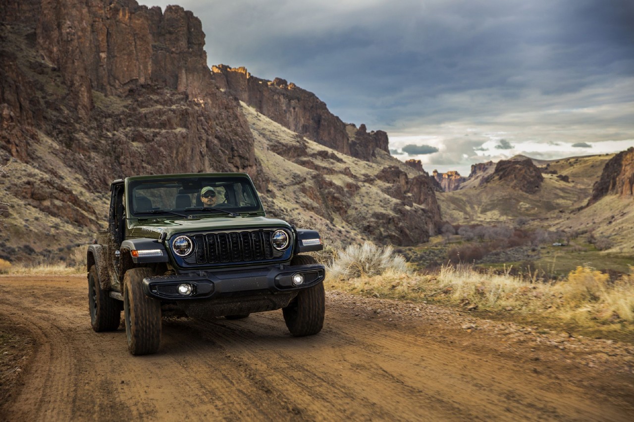 The fuel tank capacity and fuel consumption per 100 km Jeep Wrangler