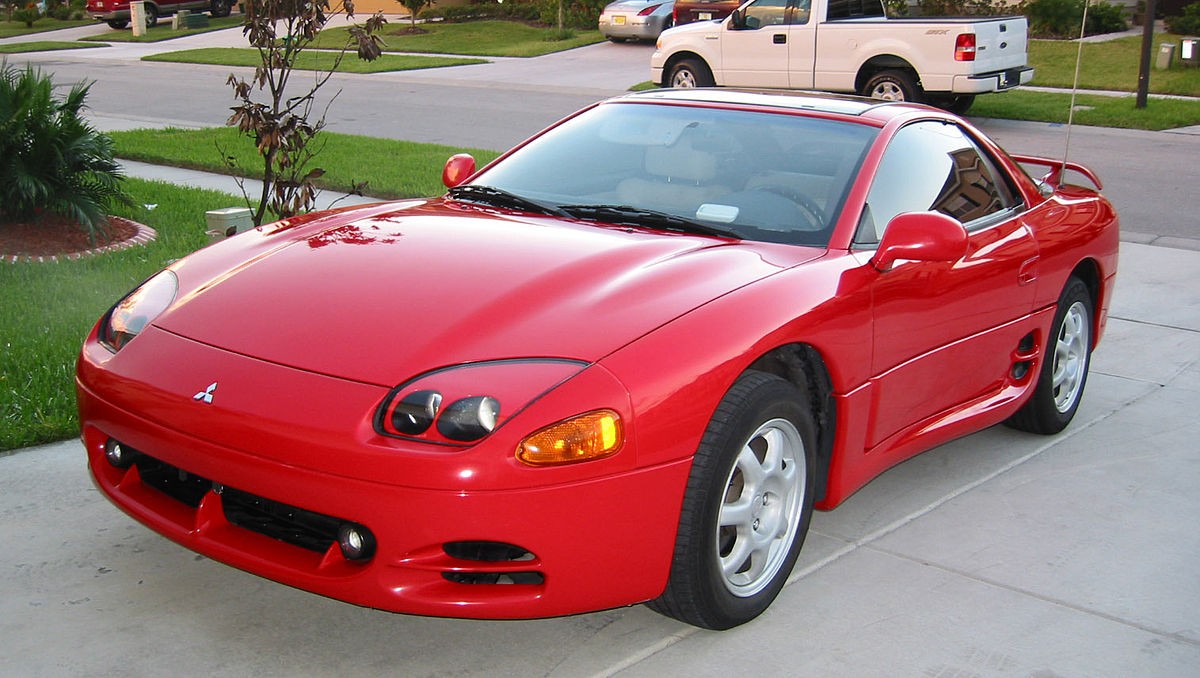 the fuel tank capacity and fuel consumption per 100 km of the Mitsubishi 3000GT