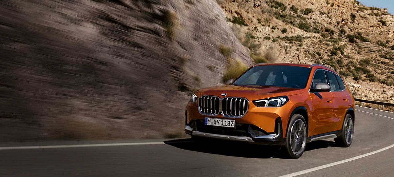 The oil capacity and recommended oil type for the BMW X1