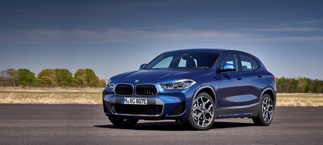 The oil capacity and recommended oil type for the BMW X2
