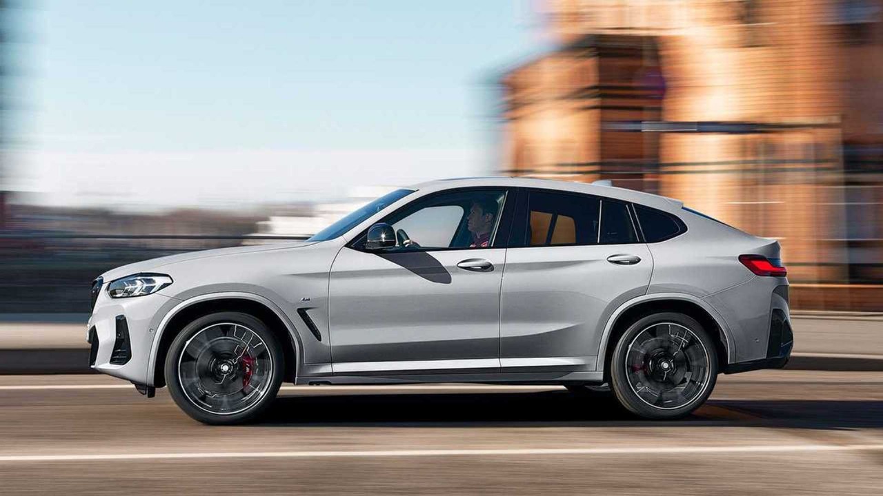 The oil capacity and recommended oil type for the BMW X4