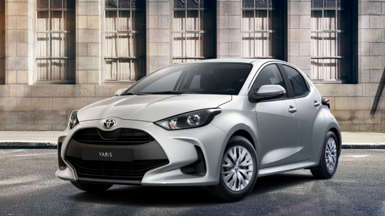 The oil capacity and recommended oil type for the Toyota Yaris