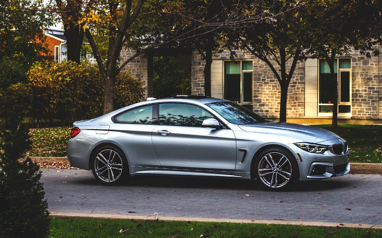 The oil capacity and type for a BMW 440i xDrive