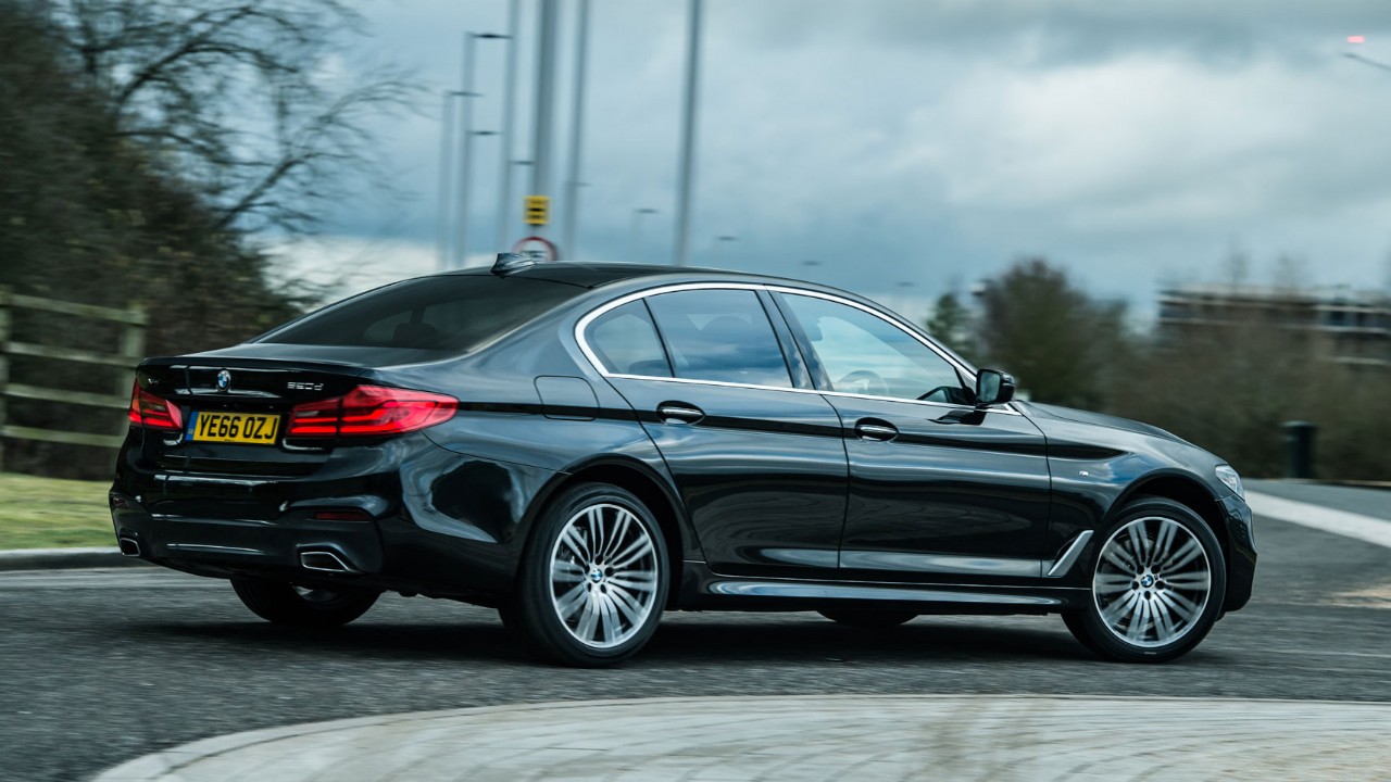 The oil capacity and type for a BMW 520d xDrive
