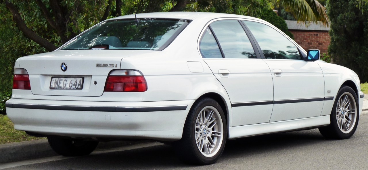 The oil capacity and type for a BMW 523i