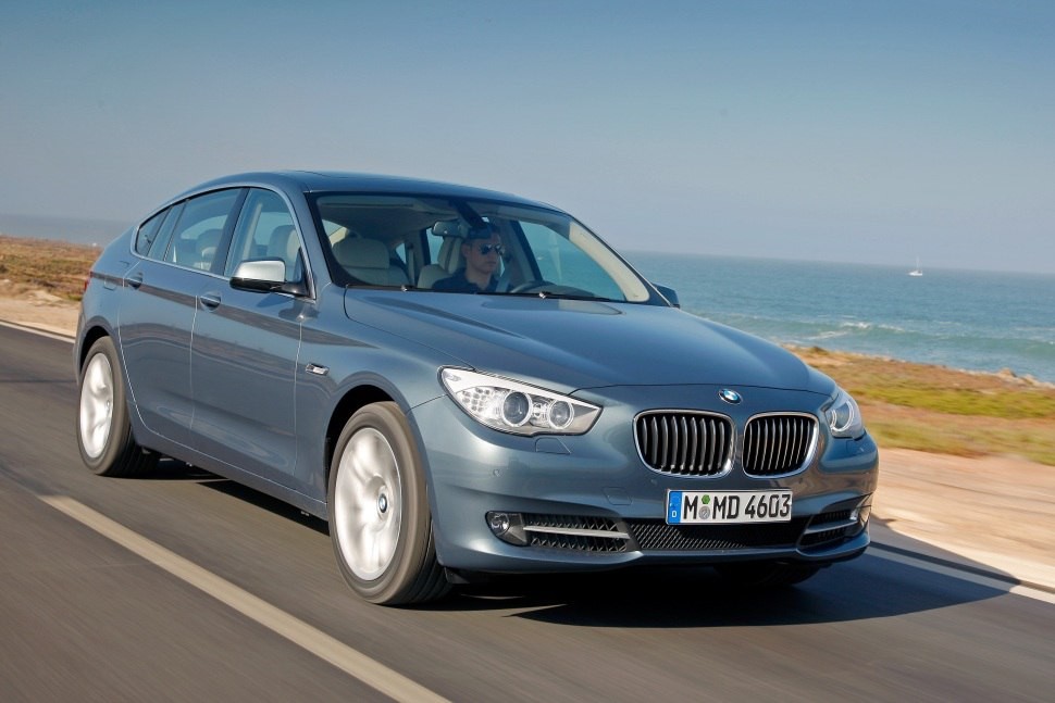 The oil capacity and type for a BMW 535d xDrive Gran Turismo
