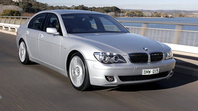 The oil capacity and type for a BMW 735i Long