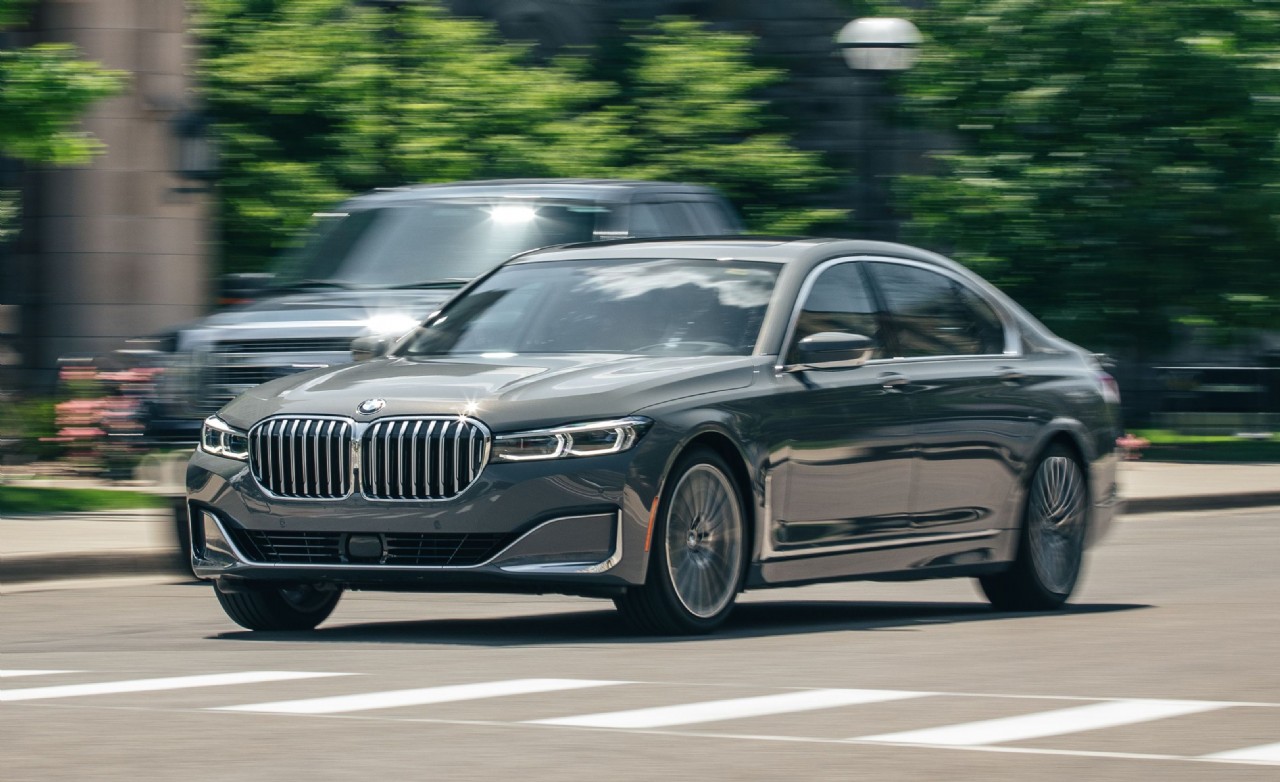 The oil capacity and type for a BMW 750i xDrive