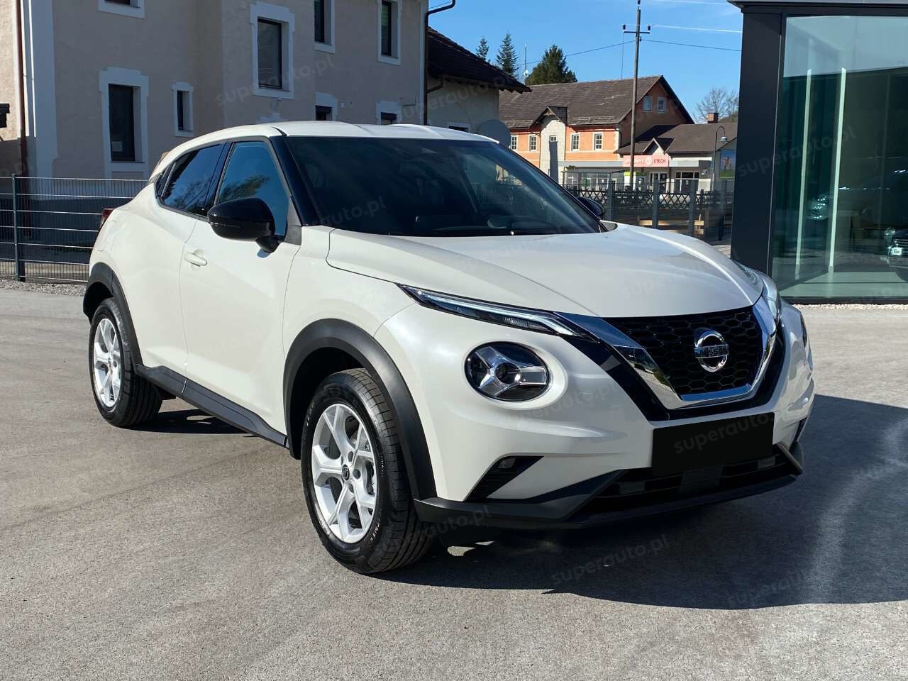 The oil capacity and type for a Nissan Juke