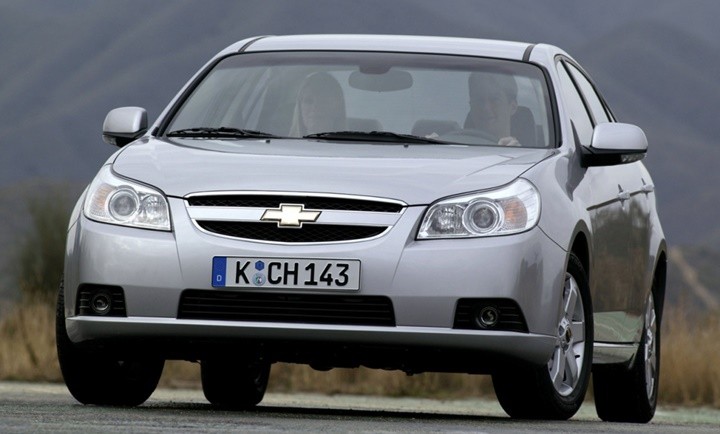 The oil capacity and type for the Chevrolet Epica