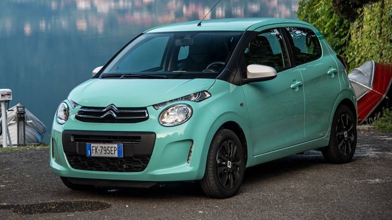The oil capacity and type for the Citroen C1