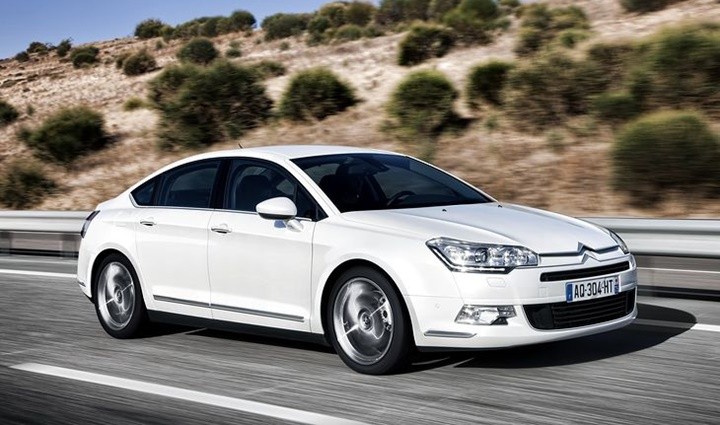 The oil capacity and type for the Citroen C5