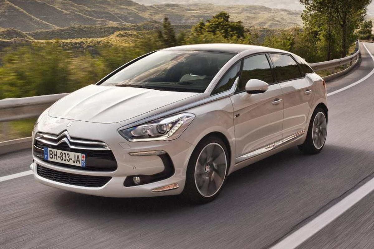 The oil capacity and type for the Citroen DS5
