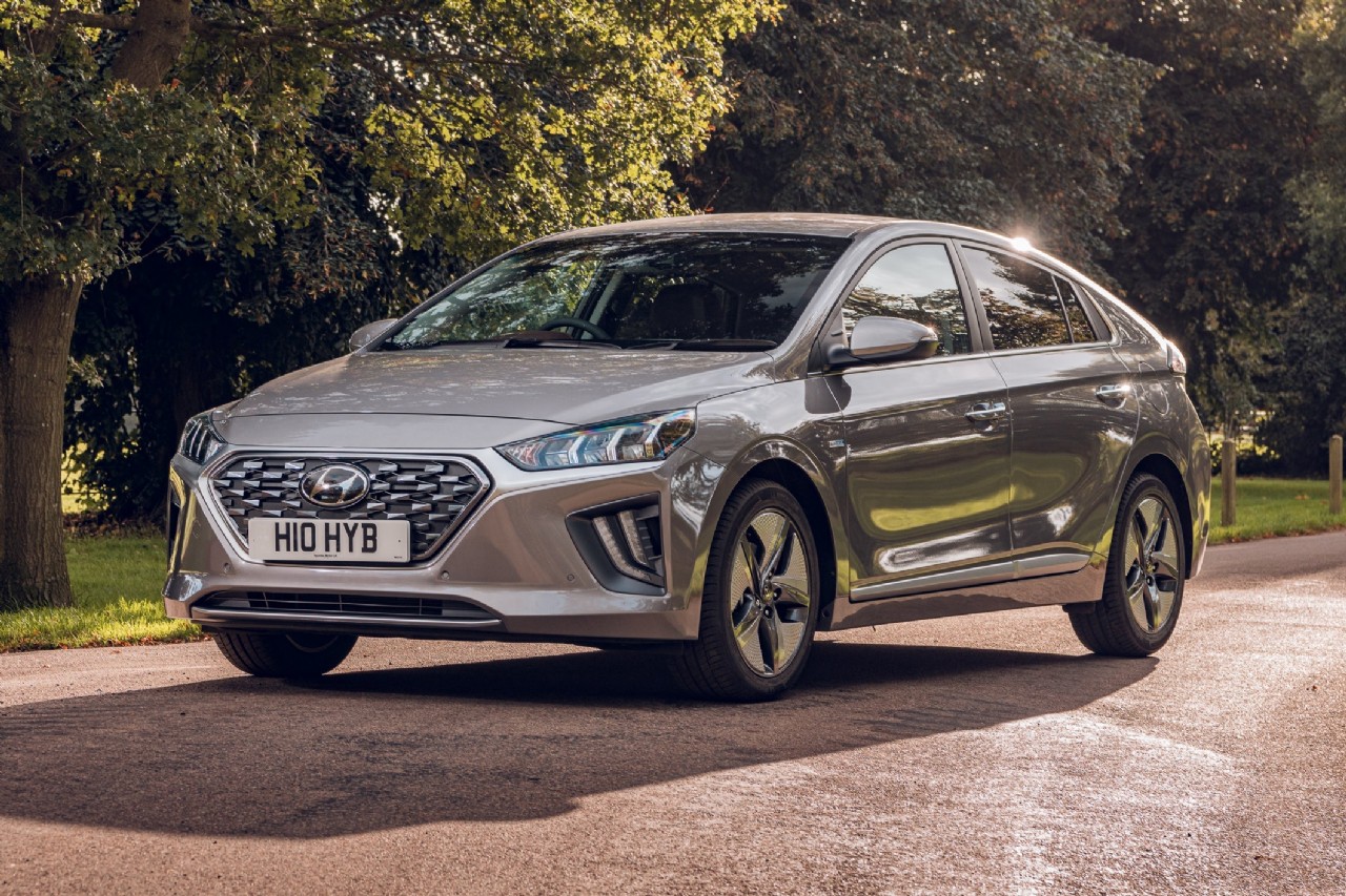 The oil capacity and type for the Hyundai Ioniq