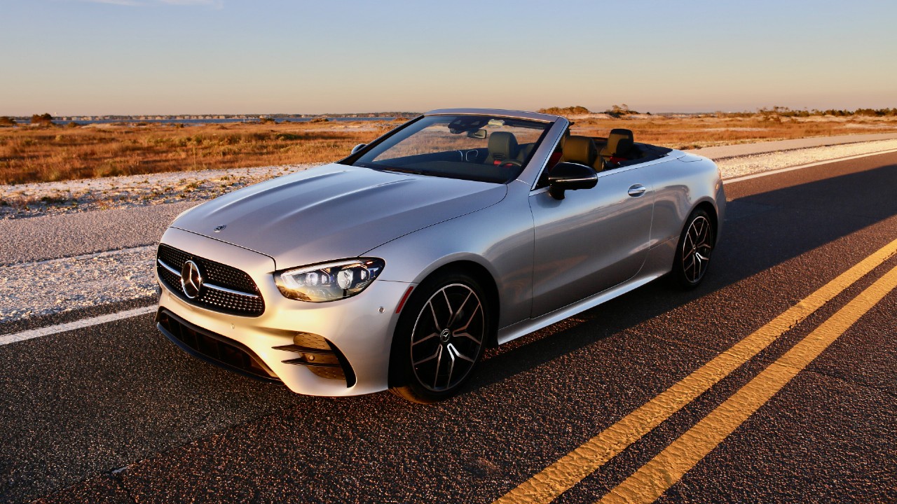 The oil capacity and type for the Mercedes-Benz E 450 4MATIC Cabriolet
